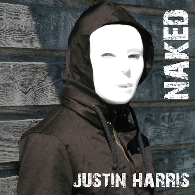 Un hombre que lleva capucha y una máscara que oculta su verdadero rostro