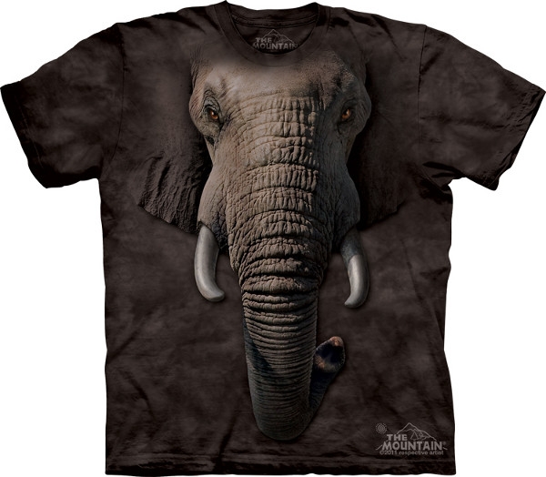 Vemos aca una camiseta color verde militar con la figura de un elefante muy hermoso