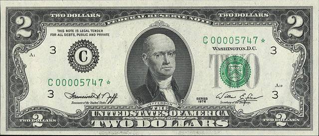 Tenemos aqui el billete de dos dolares donde el presidente  aparece calvo todo lo otro se observa igual
