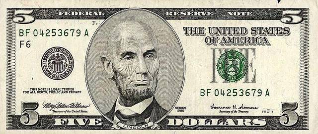 Volvemos a tener un billete de cinco dolares también con la figura del presidente    Lincoln sin pelo lo tro se conserva igual