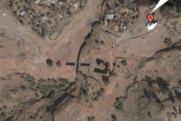 Vemos a una iglesia en Etiopía que tiene la forma de un control de consola de nintendo 