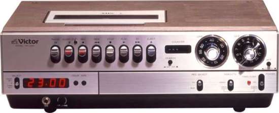 Tenemos una vieja grabadora con muchas botones  y botón de encendido