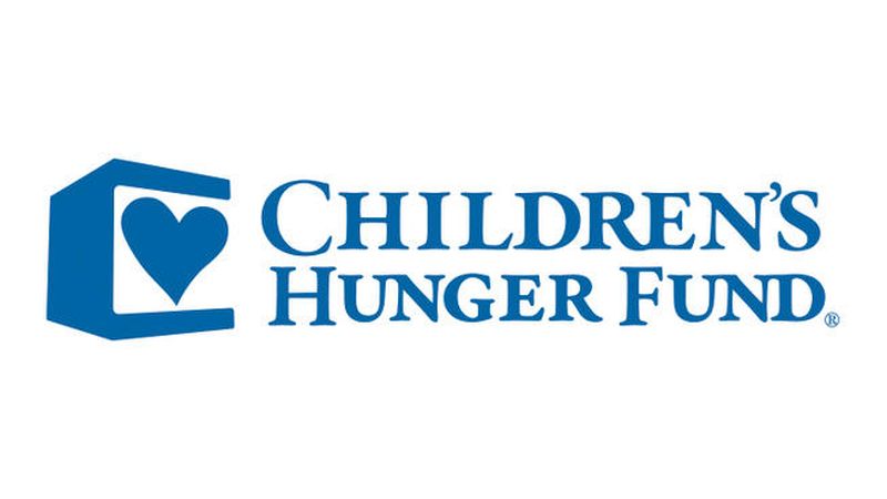 Nombre Children’s Hunger Fund con un corazón al lado izquierdo