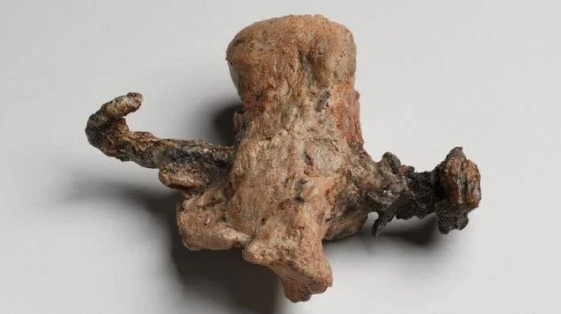 El hueso del talón de Yehohanan aún tiene la estaca de hierro atravesándolo.