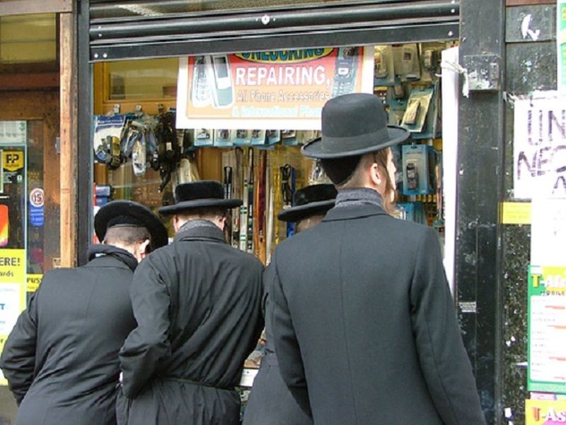 MIembros de la comunidad judía ortodoxa de Stamford Hill