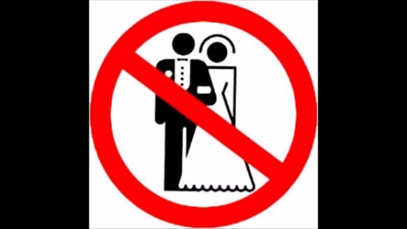 Tenemos un cartel que prohibe las bodas