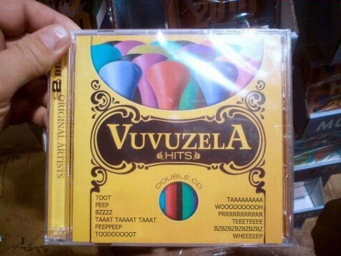 Un estuche de cd que anuncian temas que se tocan con la bubuzuela