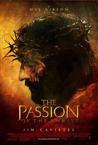 Jesús con una corona de espinas, y su rostro golpeado brutalmente y sus ojos cerrados