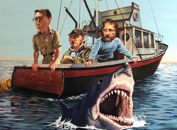 Tres hombres  dos uniformes en un pesquero y al lado un tiburón