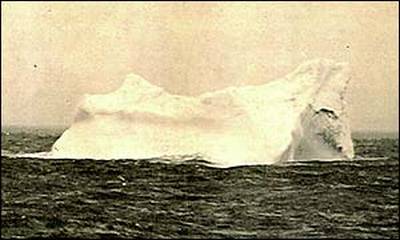 Vemos el mismo iceberg desde otro angulo que fue tomada la foto