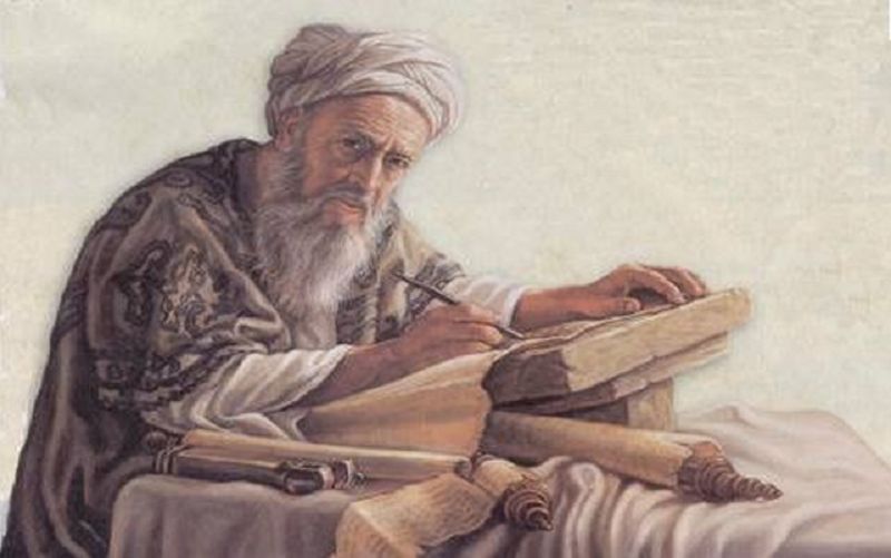 Hombre de edad escribiendo