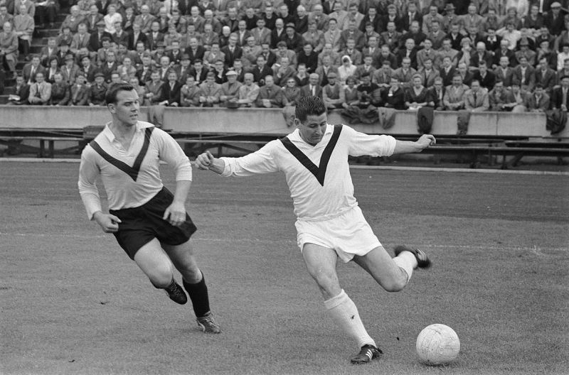 Dos hombres en un partido