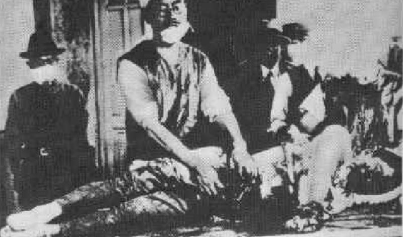 Foto de medicos atendiendo un aciente