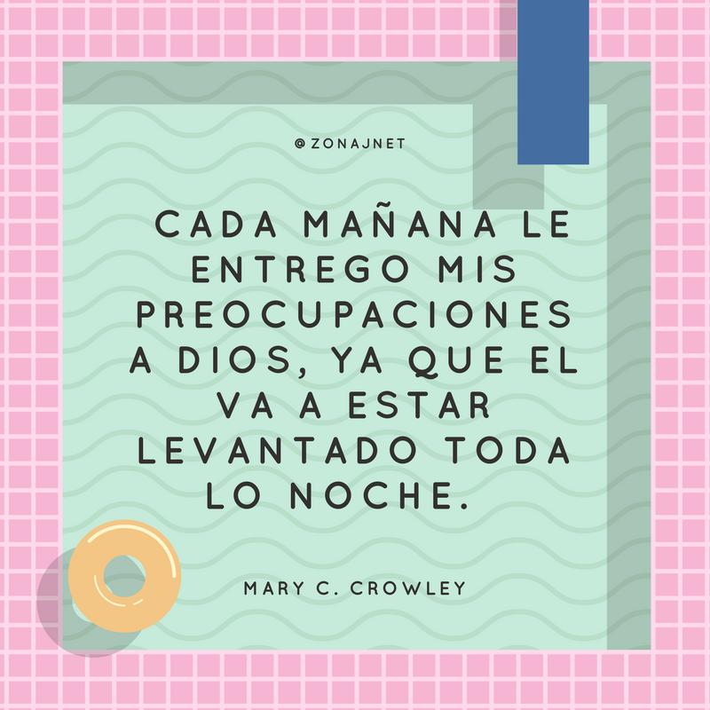 Ve mos una especie de mantel rosado y encima en fondo verde un mensaje en letras negras