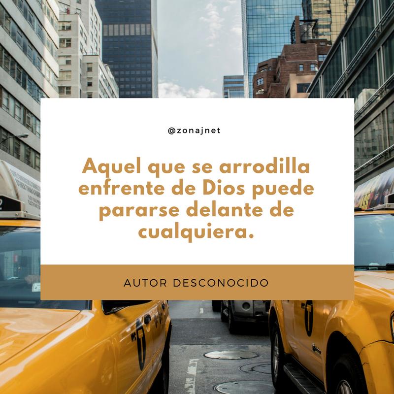 Vemos una calle a cada lado y un recuadro donde hay un mensaje en letras color ocre