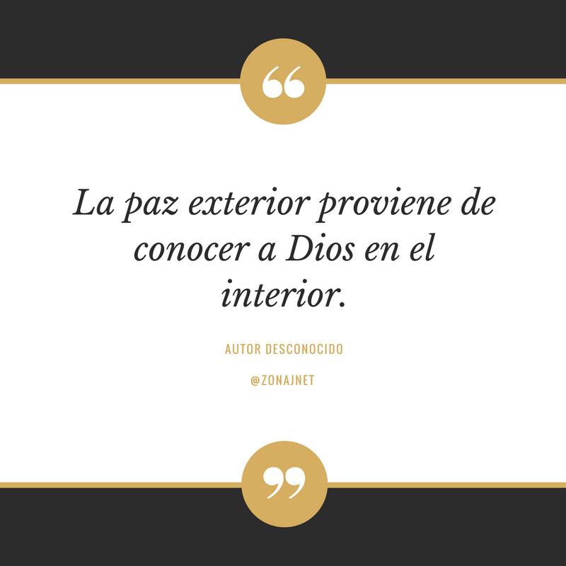 Vemos un marco en linias de color ocre y dentro negro y un fondo blanco con un mensaje en letras negras