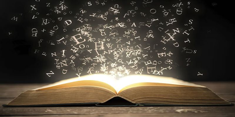 Letras saliendo de una biblia