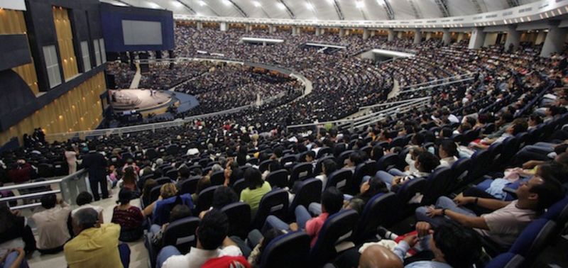 Un lugar con muchas personas