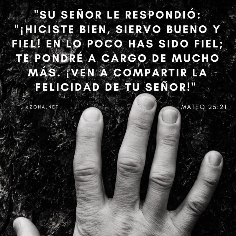Vemos una loza negra que sirve para escribir un mensaje es un versiculo donde habla sobre el siervo fiel