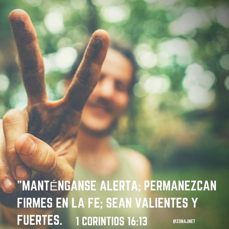 Vemos aun hombre que hace el signo de la victoria y nos da una palabra de fe
