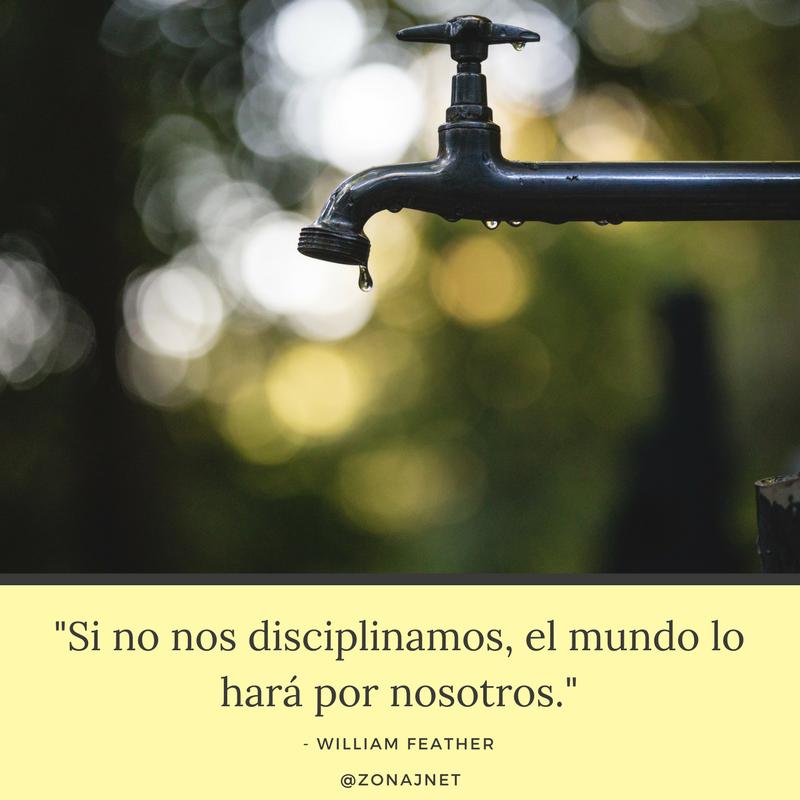 Vemos un grifo que botando una gota de agua encontramos un corto mensaje sobre la disciplina