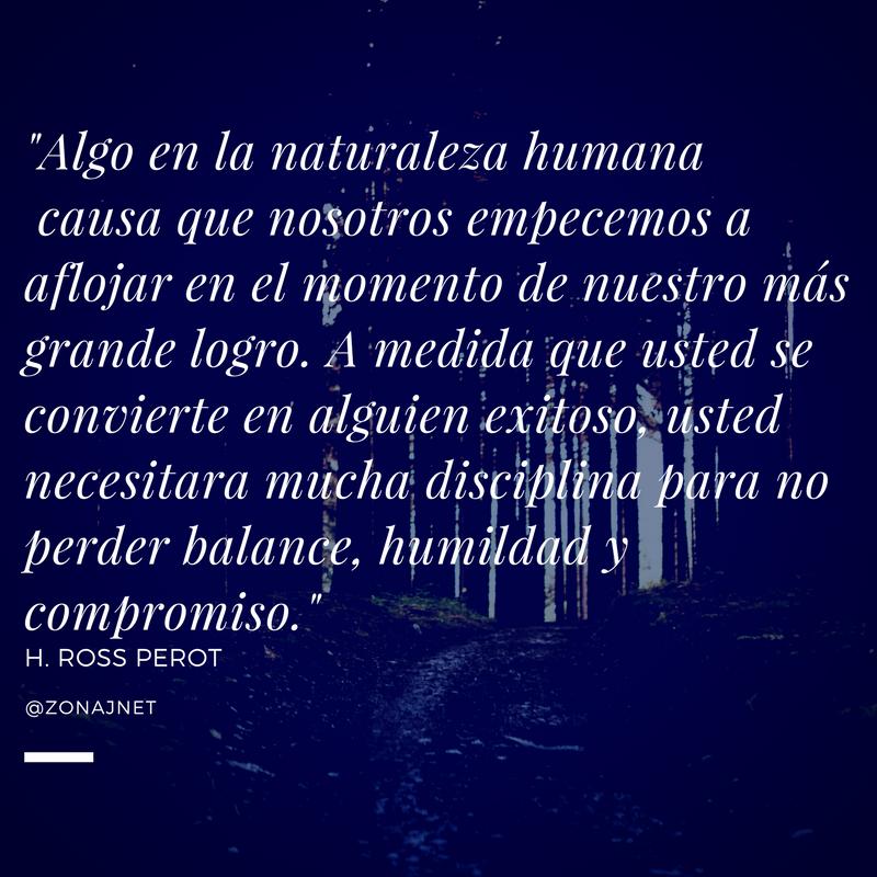 Observamos sobre un fondo morado  unas letras con un gran mensaje  para cuando llega el éxito no perder el balance  humildad y compromiso